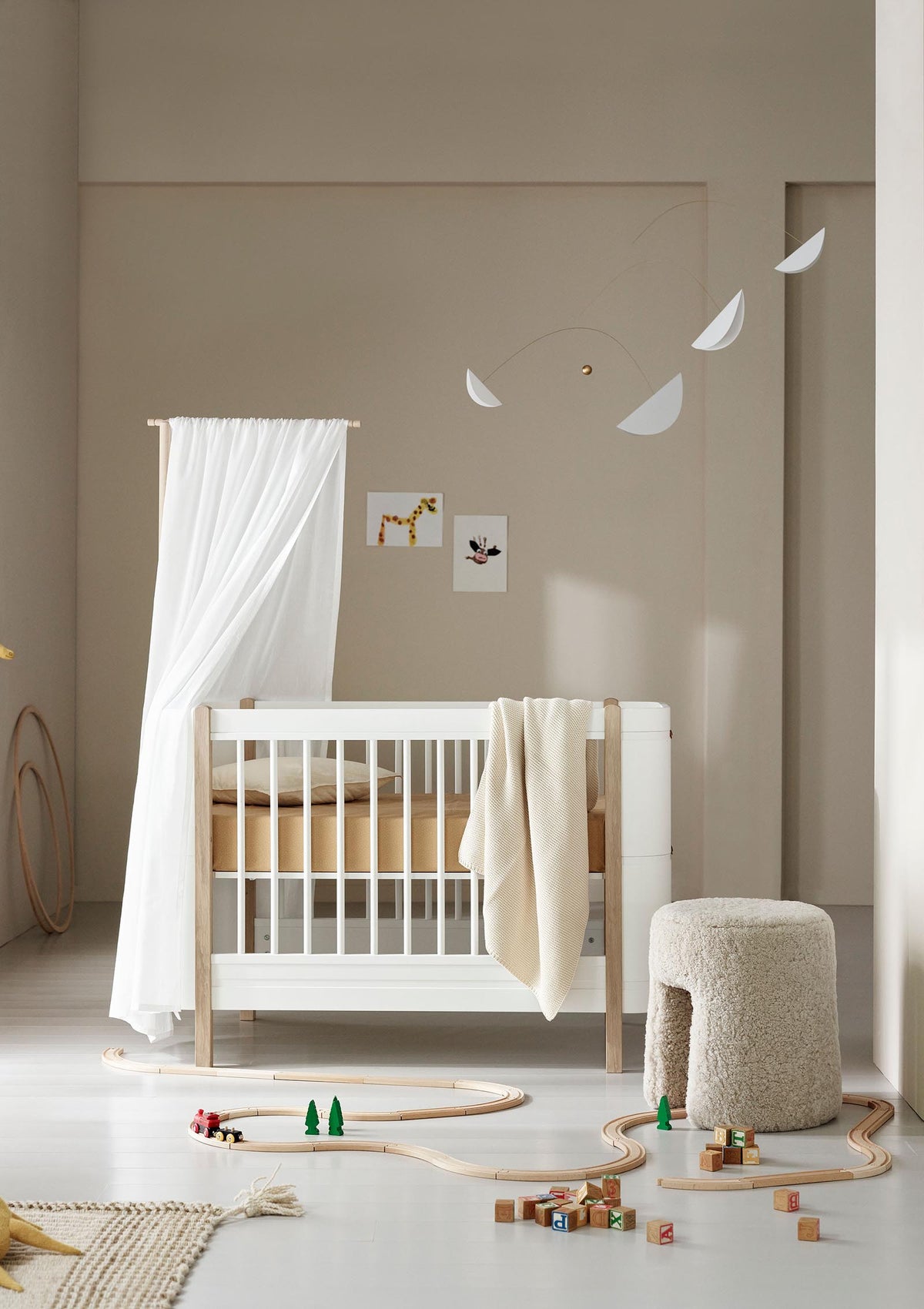 Babybett 'Wood Mini+' Weiß / Eiche 122-162 x 68 cm