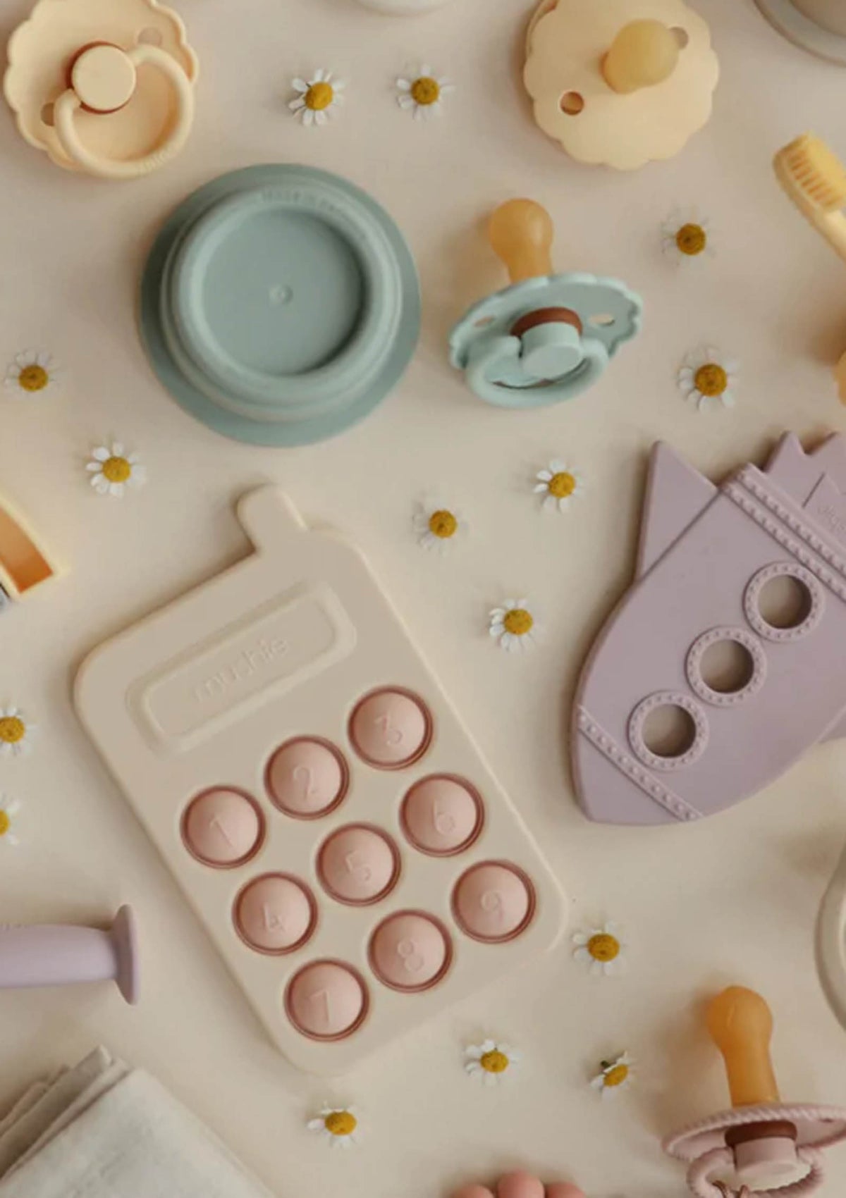 mushie Spieltelefon Blush