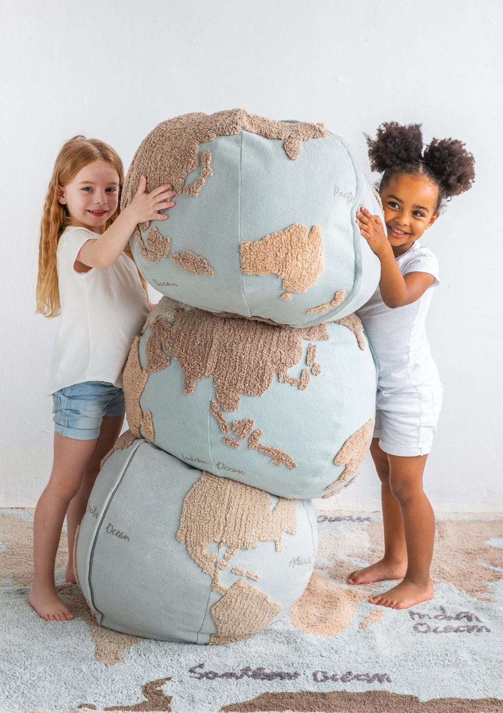 Lorena Canals Sitzpouf 'World Map'