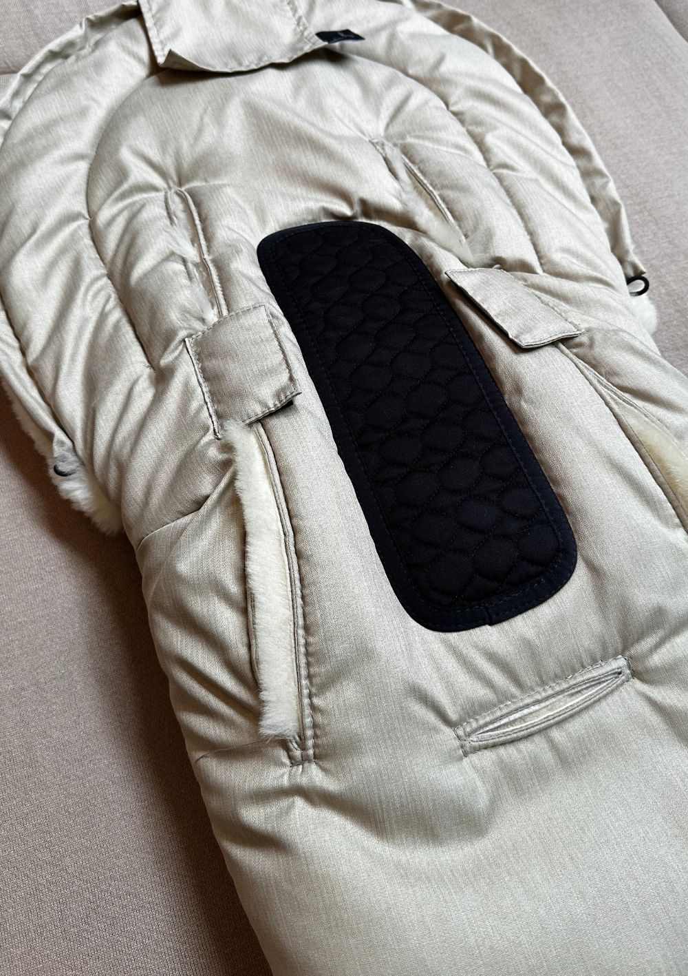 KIND DER STADT Premium Lammfell-Fußsack für Babywanne & Kinderautositz beige