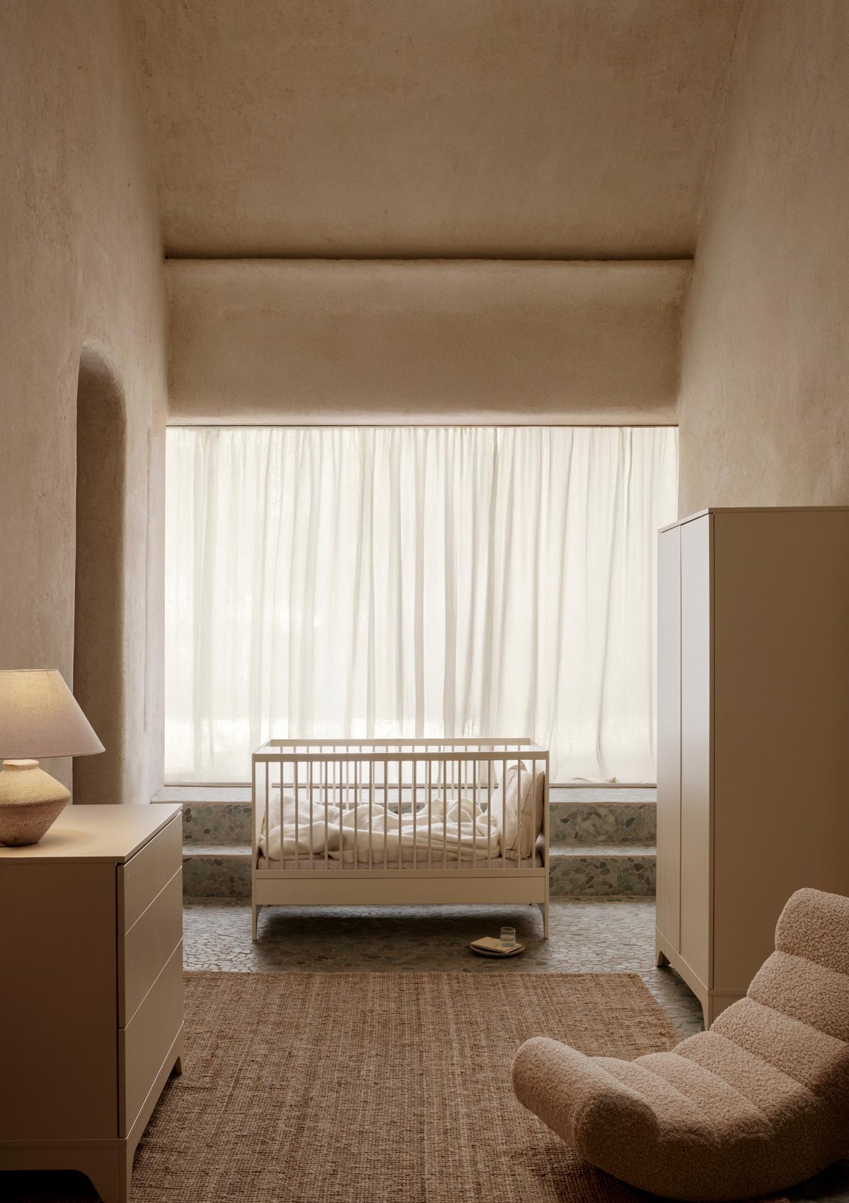 Quax 2-in-1 Bett 'Tsugi' Butter 140 x 70 cm – auch im Bild: Kommode und Schrank aus Tsugi-Serie